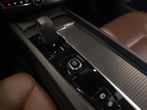 Volvo XC60 II Рестайлинг с пробегом 2024 года, цена 5 280 000 рублей, 24011 км, внедорожник, Автокод Объявления