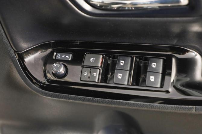 Toyota Noah III (R80) Рестайлинг с пробегом 2019 года, цена 2 799 000 рублей, 93000 км, минивэн, Автокод Объявления