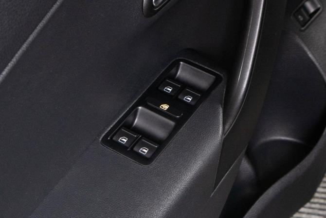 Volkswagen Polo V Рестайлинг с пробегом 2019 года, цена 1 369 000 рублей, 78000 км, седан, Автокод Объявления