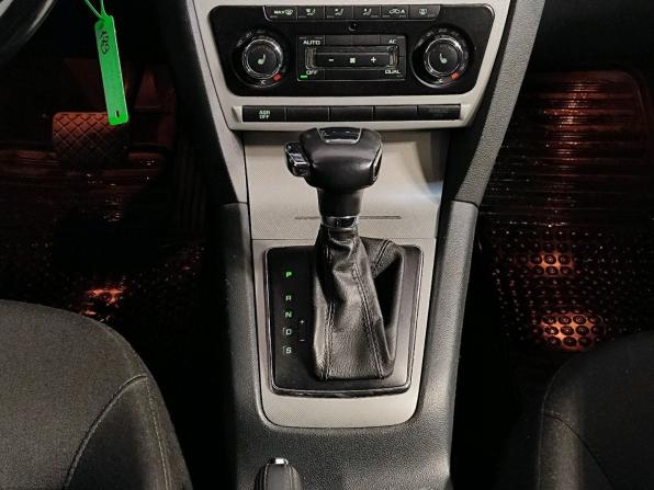 Skoda Octavia II (A5) Рестайлинг с пробегом 2013 года, цена 1 029 000 рублей, 221696 км, лифтбек, Автокод Объявления