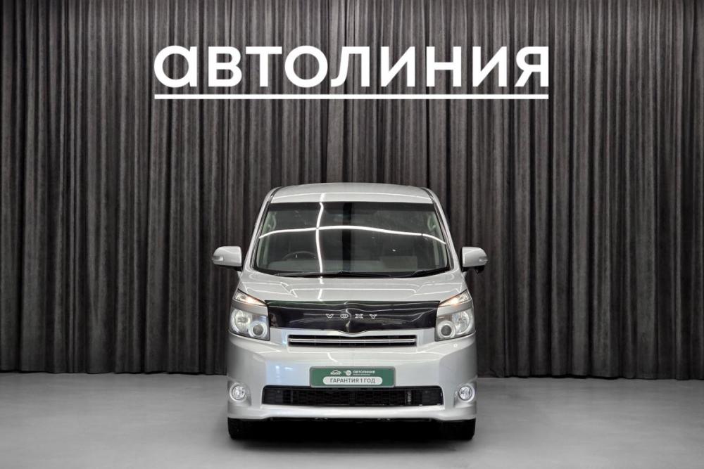 Toyota Voxy II (R70) Красноярск  - изображение 2