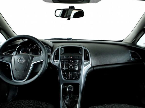 Opel Astra J Рестайлинг с пробегом 2013 года, цена 735 000 рублей, 154101 км, седан, Автокод Объявления