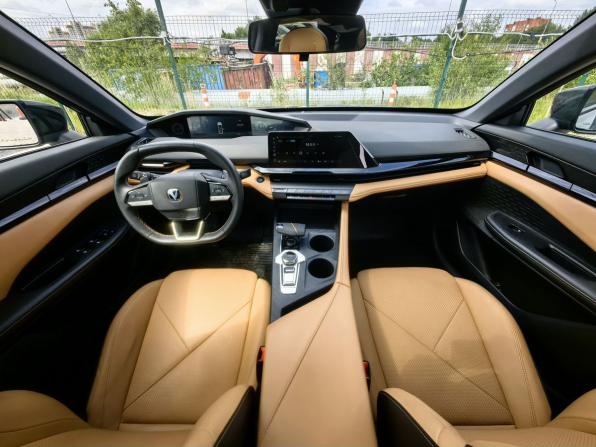 Changan UNI-V I с пробегом 2022 года, цена 2 089 000 рублей, 69129 км, лифтбек, Автокод Объявления