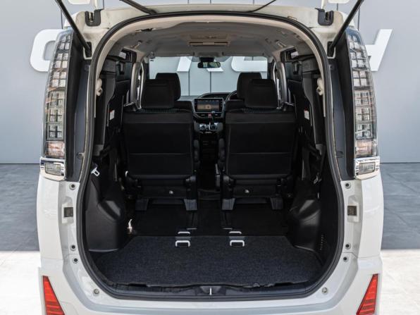 Toyota Voxy III (R80) с пробегом 2017 года, цена 2 180 000 рублей, 113405 км, минивэн, Автокод Объявления