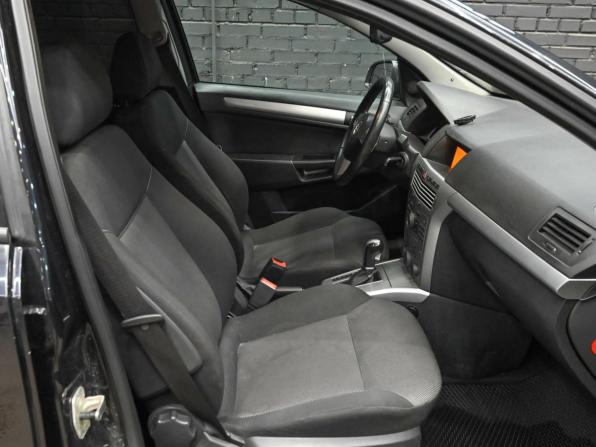 Opel Astra H Рестайлинг с пробегом 2011 года, цена 600 000 рублей, 212372 км, седан, Автокод Объявления
