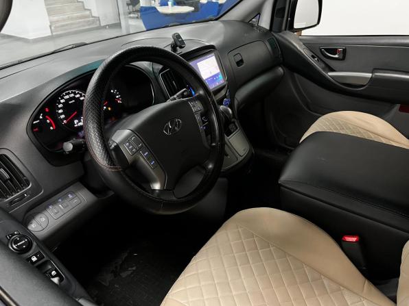 Hyundai H-1 II Рестайлинг 2 с пробегом 2018 года, цена 2 550 000 рублей, 175000 км, минивэн, Автокод Объявления