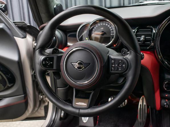 Mini Hatch III (F55/F56) Рестайлинг 2 с пробегом 2021 года, цена 4 149 000 рублей, 5607 км, хэтчбек, Автокод Объявления