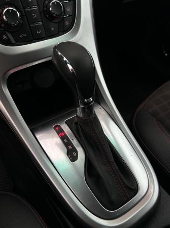 Opel Astra J Рестайлинг с пробегом 2013 года, цена 890 000 рублей, 139100 км, хэтчбек, Автокод Объявления