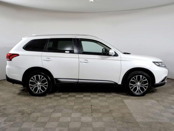 Mitsubishi Outlander III Рестайлинг 2 с пробегом 2017 года, цена 1 848 000 рублей, 130878 км, внедорожник, Автокод Объявления