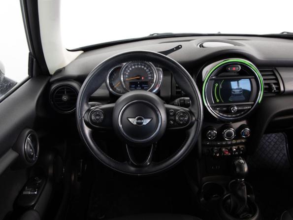 Mini Hatch III (F55/F56) с пробегом 2017 года, цена 1 649 000 рублей, 67652 км, хэтчбек, Автокод Объявления