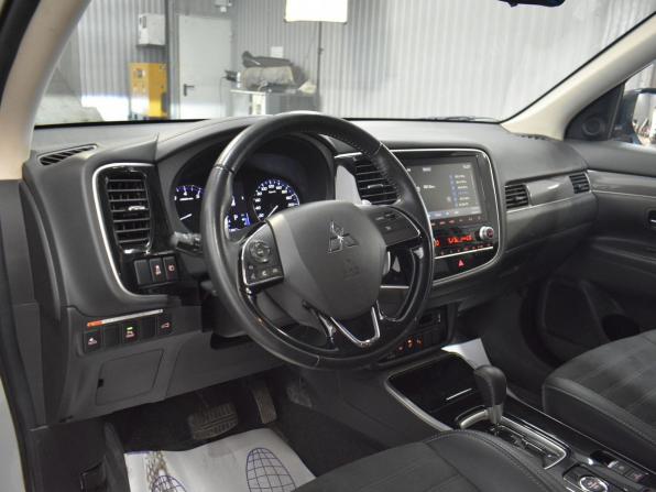 Mitsubishi Outlander III Рестайлинг 3 с пробегом 2022 года, цена 3 649 000 рублей, 13867 км, внедорожник, Автокод Объявления