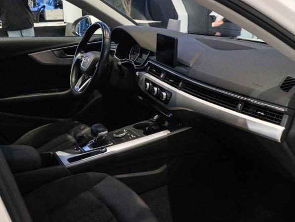 Audi A4 V (B9) с пробегом 2016 года, цена 2 350 000 рублей, 52235 км, седан, Автокод Объявления