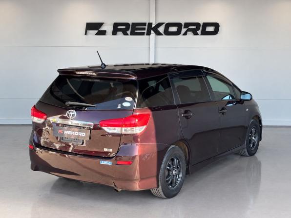 Toyota Wish II Рестайлинг с пробегом 2012 года, цена 1 419 000 рублей, 108786 км, минивэн, Автокод Объявления