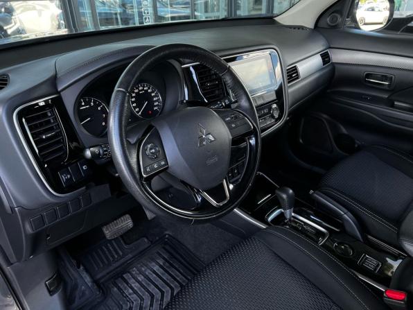 Mitsubishi Outlander III Рестайлинг 3 с пробегом 2018 года, цена 2 436 777 рублей, 60495 км, внедорожник, Автокод Объявления