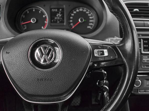 Volkswagen Polo V Рестайлинг с пробегом 2017 года, цена 1 225 000 рублей, 64491 км, седан, Автокод Объявления