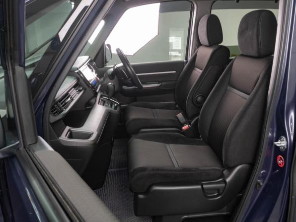 Honda Stepwgn V Рестайлинг с пробегом 2019 года, цена 2 449 000 рублей, 102133 км, минивэн, Автокод Объявления