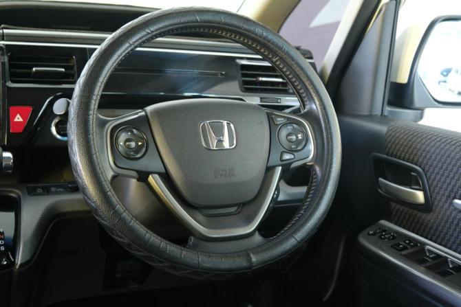 Honda Stepwgn V с пробегом 2016 года, цена 2 099 000 рублей, 110000 км, минивэн, Автокод Объявления