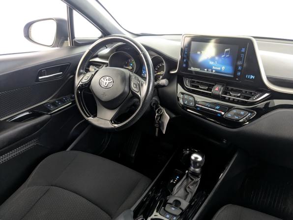 Toyota C-HR I с пробегом 2018 года, цена 2 000 000 рублей, 156834 км, внедорожник, Автокод Объявления