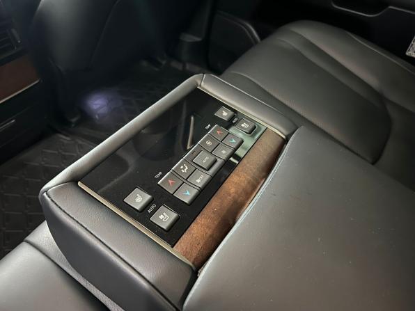 Lexus LX III Рестайлинг 2 с пробегом 2018 года, цена 11 000 000 рублей, 19898 км, внедорожник, Автокод Объявления