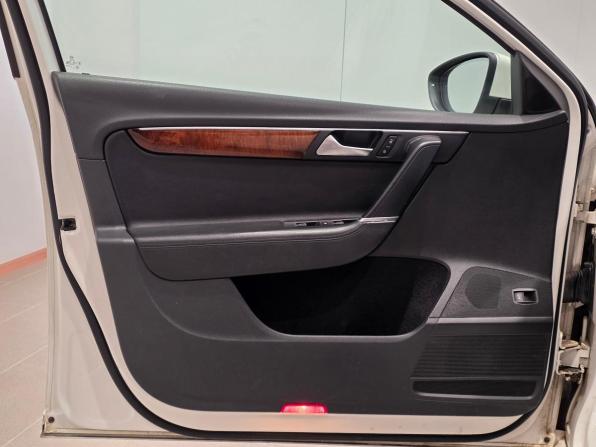Volkswagen Passat B7 с пробегом 2012 года, цена 1 375 000 рублей, 153686 км, седан, Автокод Объявления