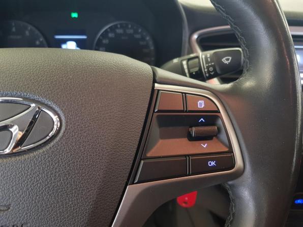 Hyundai Solaris II с пробегом 2019 года, цена 1 585 000 рублей, 41800 км, седан, Автокод Объявления