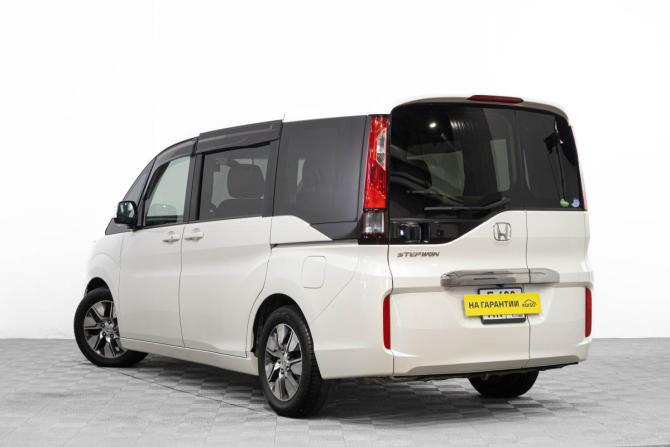 Honda Stepwgn V с пробегом 2015 года, цена 1 889 000 рублей, 91000 км, минивэн, Автокод Объявления