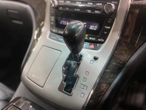 Toyota Vellfire I с пробегом 2014 года, цена 2 150 000 рублей, 252000 км, минивэн, Автокод Объявления