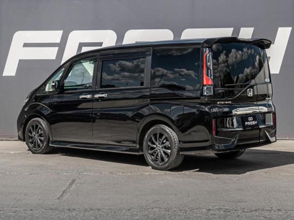 Honda Stepwgn V с пробегом 2015 года, цена 1 765 000 рублей, 165281 км, минивэн, Автокод Объявления