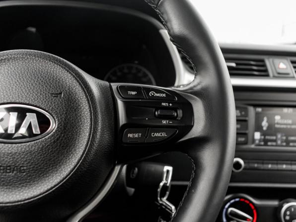 Kia Rio IV Рестайлинг с пробегом 2021 года, цена 1 615 000 рублей, 77500 км, седан, Автокод Объявления