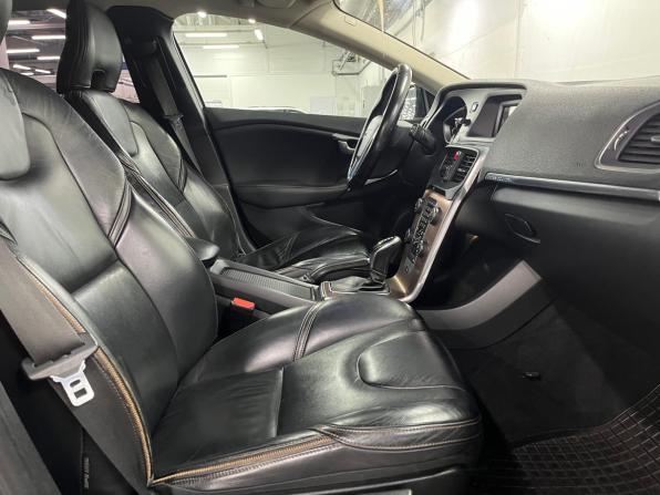 Volvo V40 Cross Country I с пробегом 2013 года, цена 950 000 рублей, 240000 км, хэтчбек, Автокод Объявления