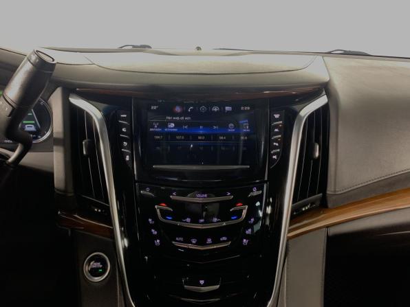 Cadillac Escalade IV с пробегом 2019 года, цена 4 900 000 рублей, 119114 км, внедорожник, Автокод Объявления