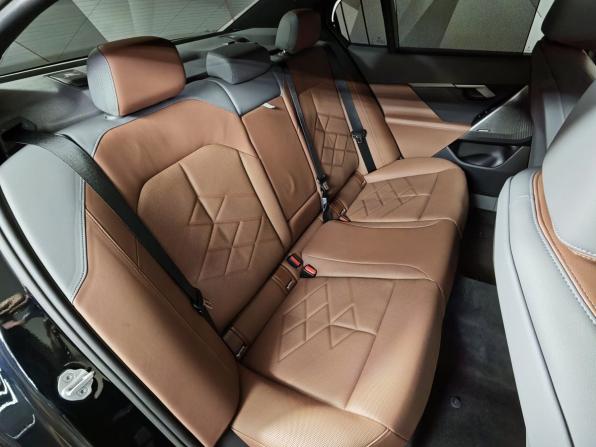BMW 5 серии VIII (G60/G61/G68) с пробегом 2025 года, цена 8 800 000 рублей, 263 км, седан, Автокод Объявления