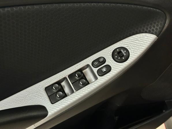 Hyundai Solaris I Рестайлинг с пробегом 2014 года, цена 715 000 рублей, 119161 км, хэтчбек, Автокод Объявления