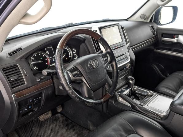 Toyota Land Cruiser 200 Series Рестайлинг 2 с пробегом 2017 года, цена 5 050 000 рублей, 300506 км, внедорожник, Автокод Объявления