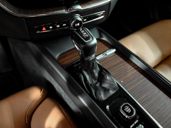 Volvo XC60 II с пробегом 2018 года, цена 2 730 000 рублей, 277488 км, внедорожник, Автокод Объявления