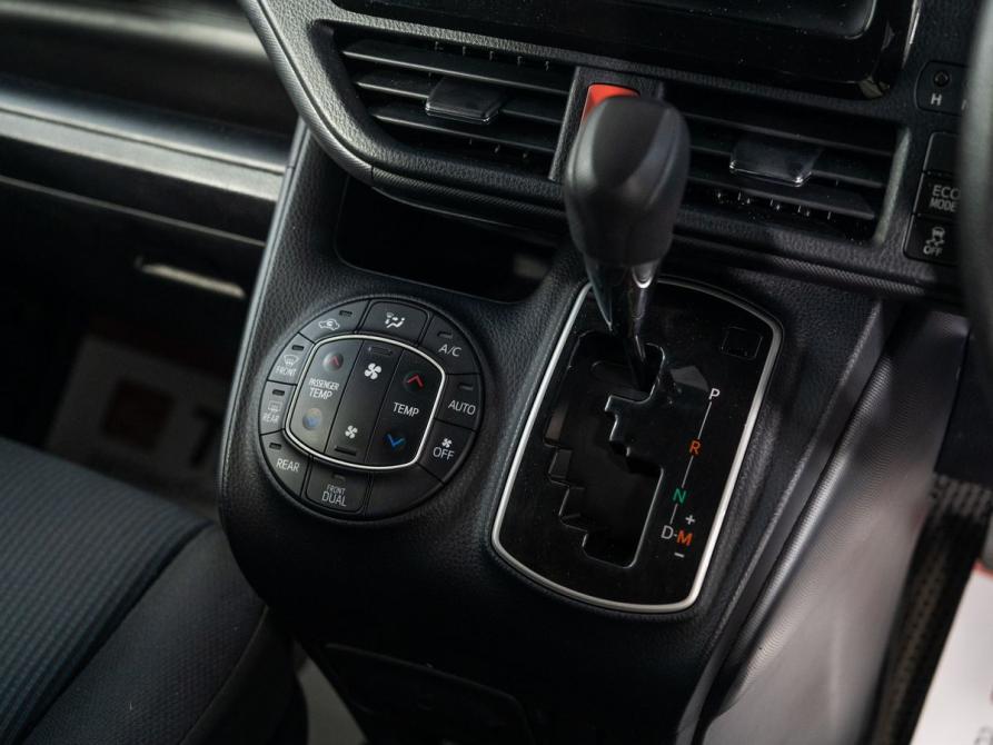 Toyota Noah III (R80) Рестайлинг Иркутск  - изображение 13