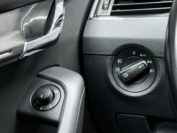 Skoda Octavia III (A7) Рестайлинг с пробегом 2019 года, цена 2 229 000 рублей, 105011 км, лифтбек, Автокод Объявления