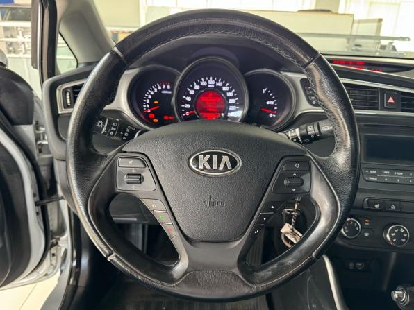 Kia Ceed II Рестайлинг с пробегом 2016 года, цена 960 000 рублей, 172800 км, хэтчбек, Автокод Объявления