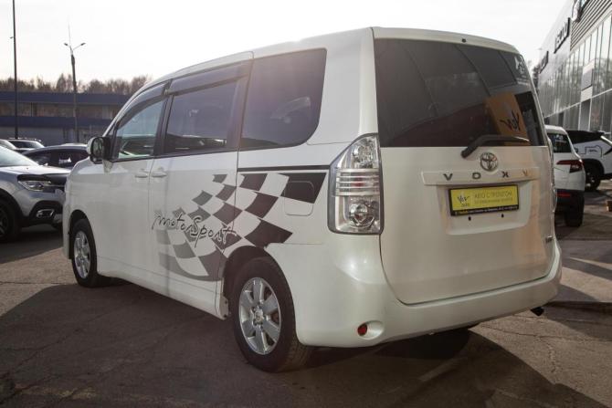 Toyota Voxy II (R70) с пробегом 2010 года, цена 1 398 000 рублей, 117000 км, минивэн, Автокод Объявления