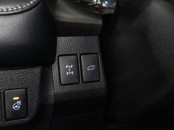 Toyota RAV4 IV (XA40) Рестайлинг с пробегом 2017 года, цена 2 390 000 рублей, 131836 км, внедорожник, Автокод Объявления
