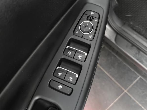 Hyundai Santa Fe IV Рестайлинг с пробегом 2022 года, цена 3 455 000 рублей, 36571 км, внедорожник, Автокод Объявления