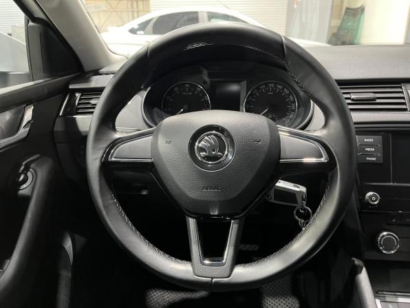 Skoda Octavia III (A7) Рестайлинг с пробегом 2017 года, цена 1 427 000 рублей, 141666 км, лифтбек, Автокод Объявления