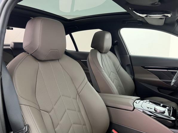 BMW 5 серии VIII (G60/G61/G68) с пробегом 2024 года, цена 6 600 000 рублей, 14300 км, седан, Автокод Объявления