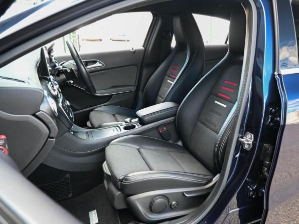 Mercedes-Benz A-Класс III (W176) Рестайлинг с пробегом 2017 года, цена 1 599 000 рублей, 50169 км, хэтчбек, Автокод Объявления
