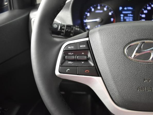 Hyundai Solaris II с пробегом 2017 года, цена 1 299 900 рублей, 82471 км, седан, Автокод Объявления