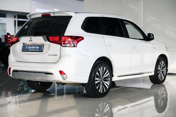 Mitsubishi Outlander III Рестайлинг 3 с пробегом 2022 года, цена 2 650 000 рублей, 19400 км, внедорожник, Автокод Объявления