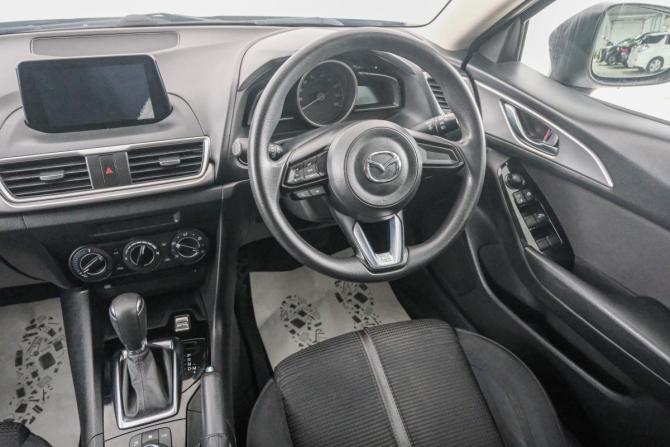 Mazda Axela III Рестайлинг с пробегом 2017 года, цена 1 329 000 рублей, 164040 км, седан, Автокод Объявления