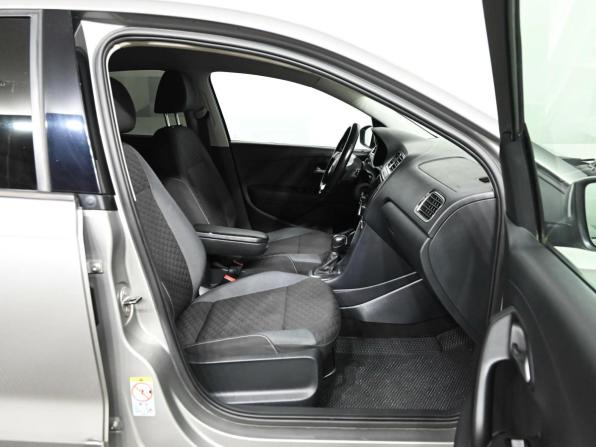 Volkswagen Polo V Рестайлинг с пробегом 2018 года, цена 850 000 рублей, 238509 км, седан, Автокод Объявления