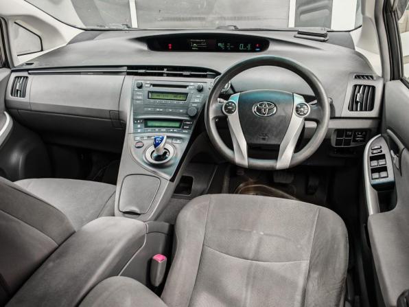 Toyota Prius III (XW30) с пробегом 2011 года, цена 965 000 рублей, 358233 км, лифтбек, Автокод Объявления