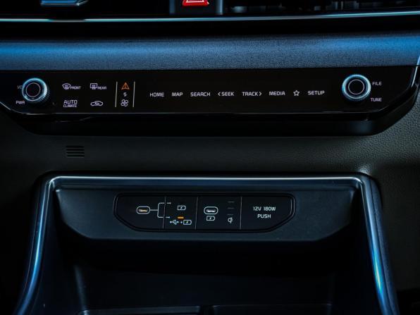 Kia Carnival IV Рестайлинг с пробегом 2024 года, цена 5 580 000 рублей, 17428 км, минивэн, Автокод Объявления